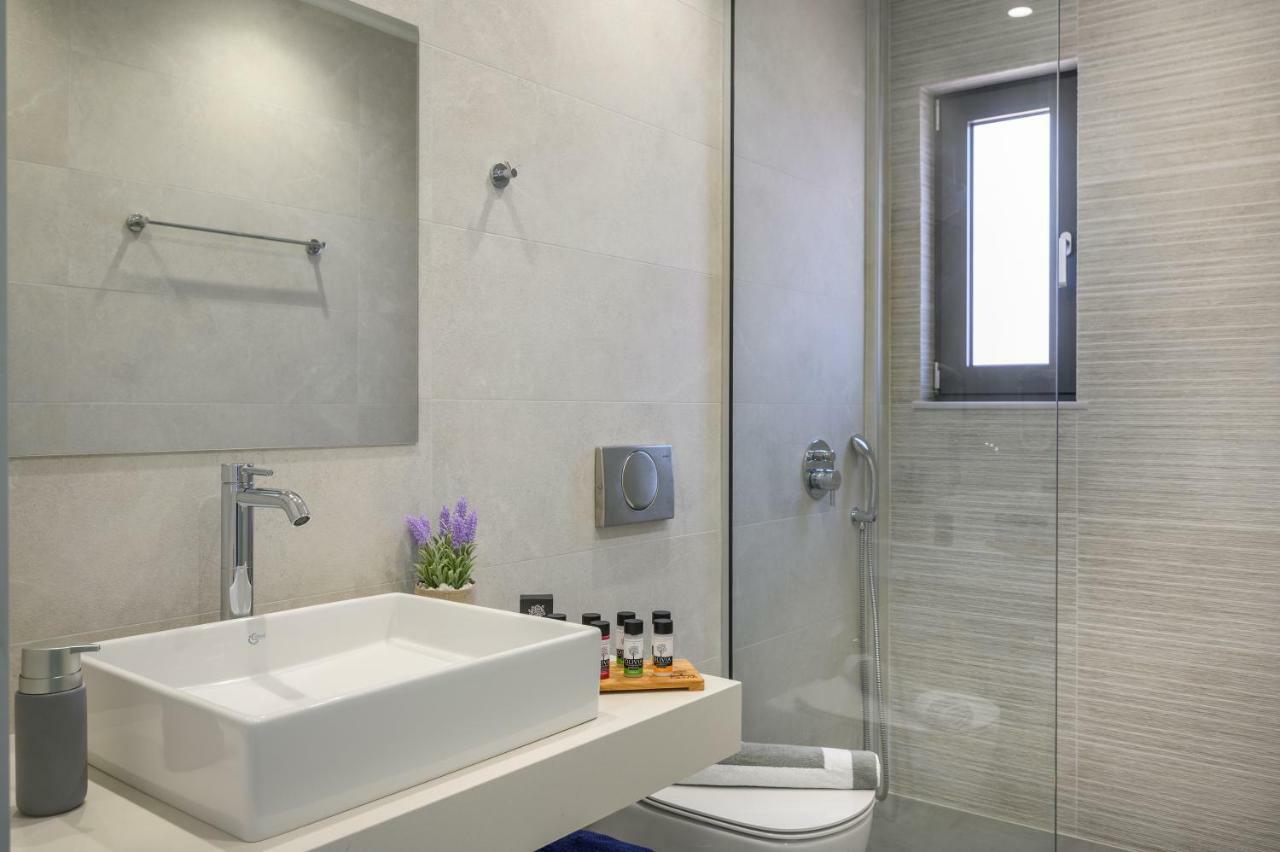 Athina Suites Luxury Suites Near The Sea Platanias Platanés Kültér fotó
